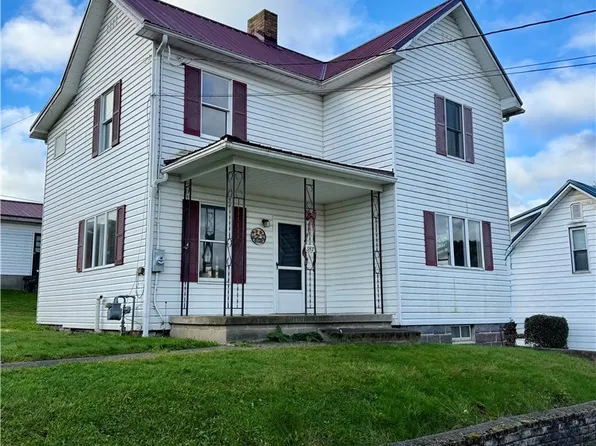 381 3rd St, Bergholz, OH 43908