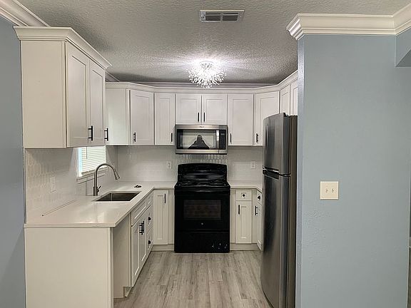 4th image of 2838 W 5th St