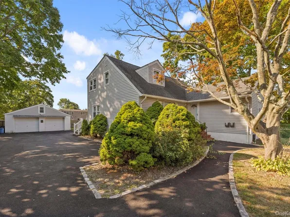 733 14th St, West Babylon, NY 11704