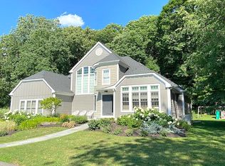 47 Coachlight Dr, Poughkeepsie, NY 12603