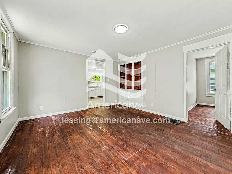1431942_002_living_room_2.jpg