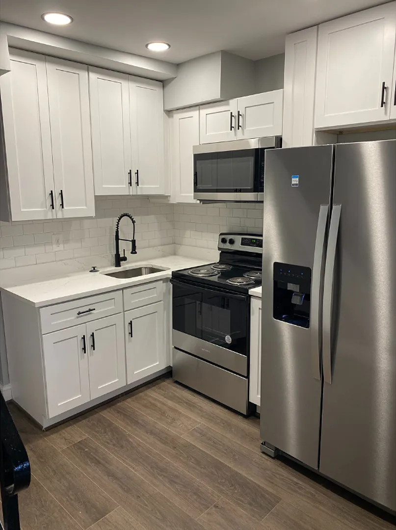 3908 Claremont Avenue $500 Available Room (Shared Bath) — Photo 4