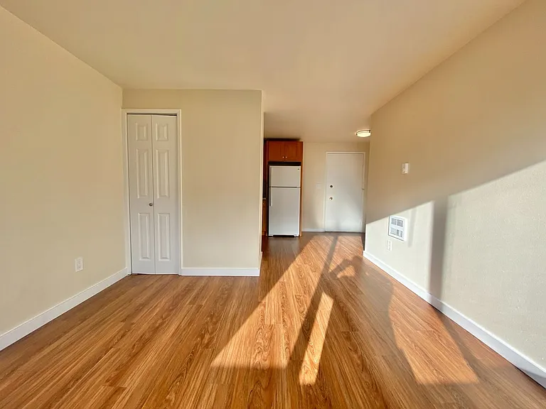 Summit Apartments — Photo 9