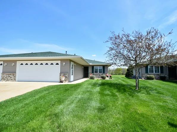 1810 Clubhouse Dr NE, Stewartville, MN 55976