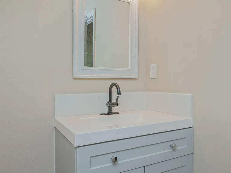804 Sparkleberry Cv — Photo 34