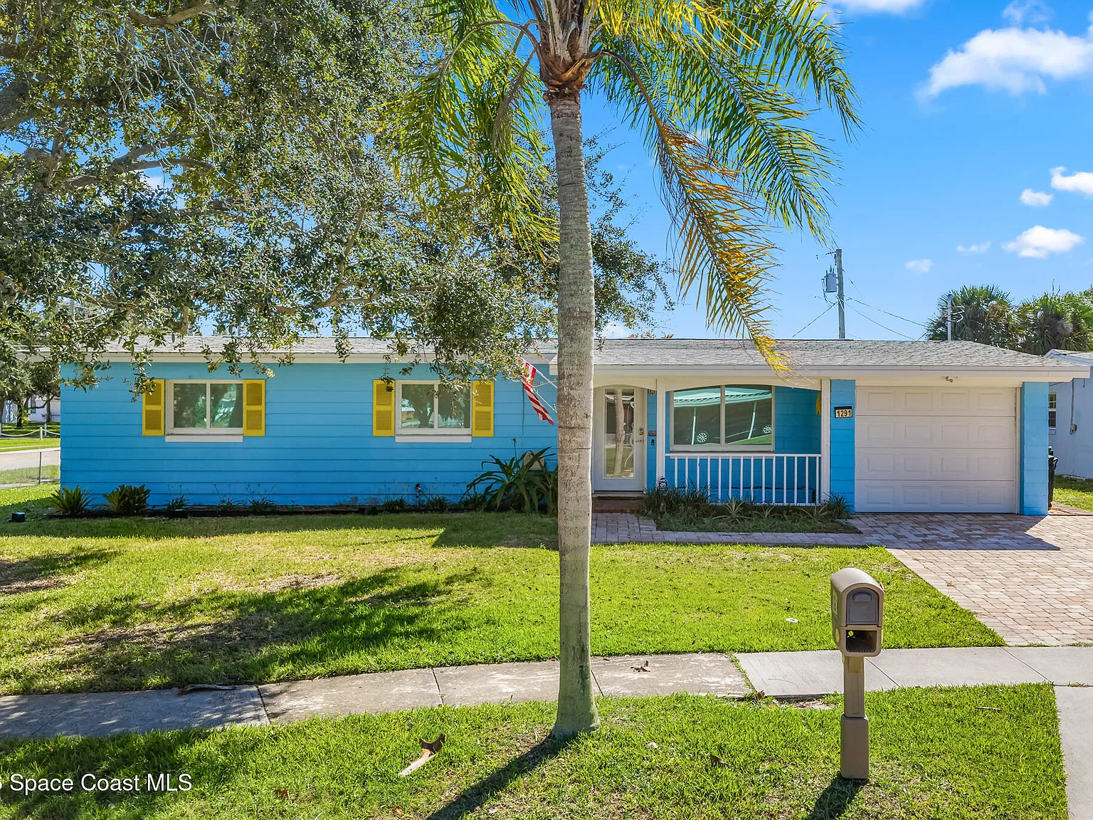 3 bed, 2.0 bath, 1012 sqft, $2,800 — Photo 1