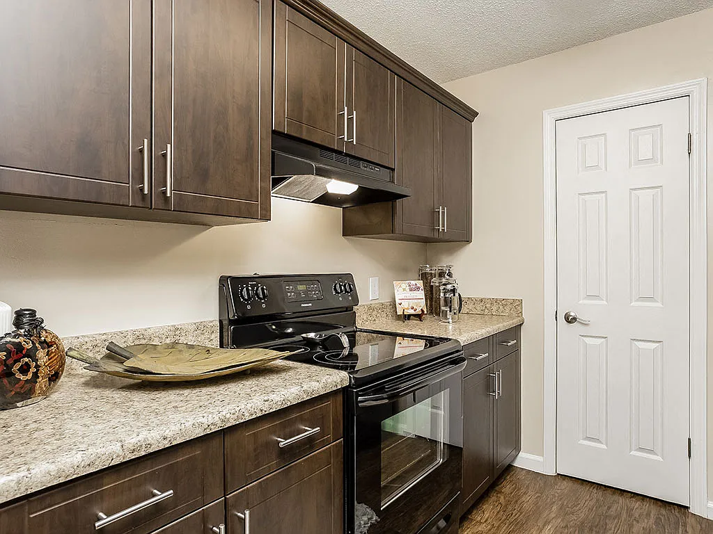 Tuscany Pointe at Somerset Place Apartment Homes — Photo 2