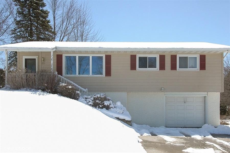 1st image of 821 Meadow Ln