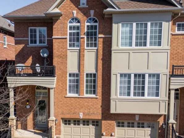 230 Paisley Blvd W #24, Mississauga, ON L5B 0C5