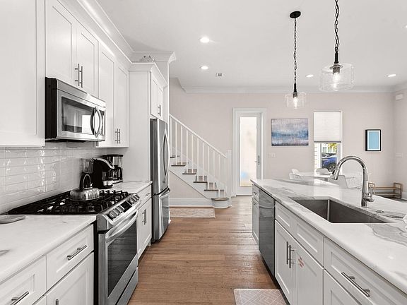 5th image of 33 Sunset Key Ct