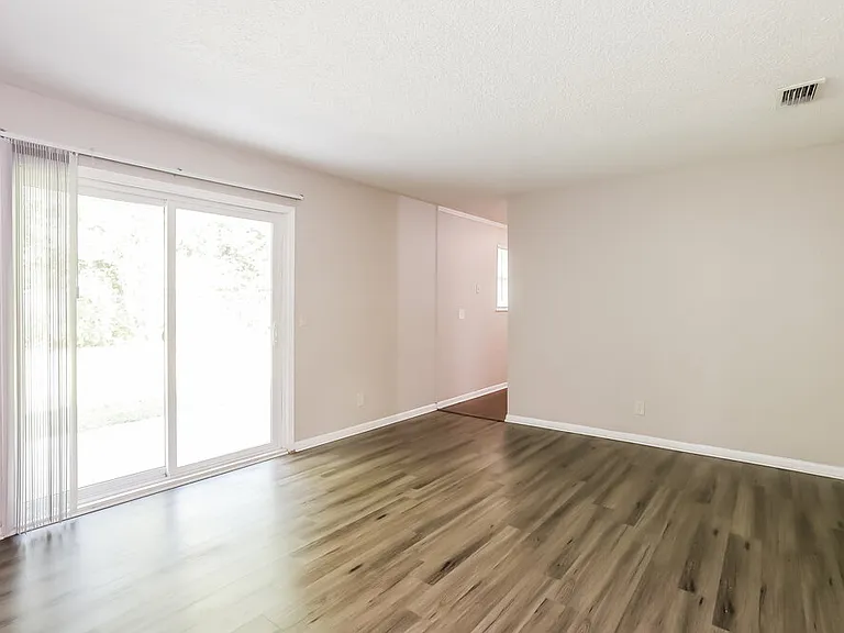 6812 Hawkins Ct — Photo 10