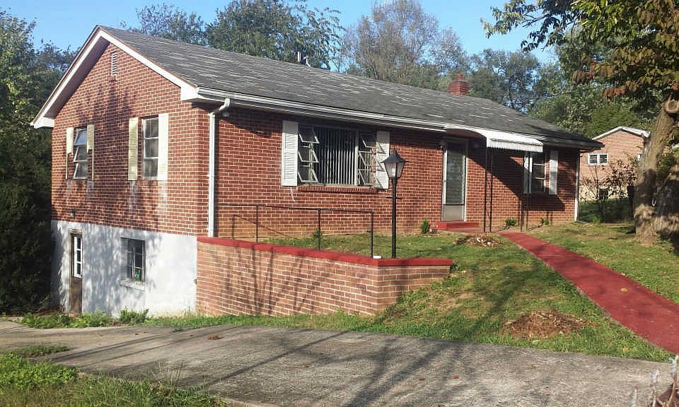 1st image of 2424 Howard Ave NE