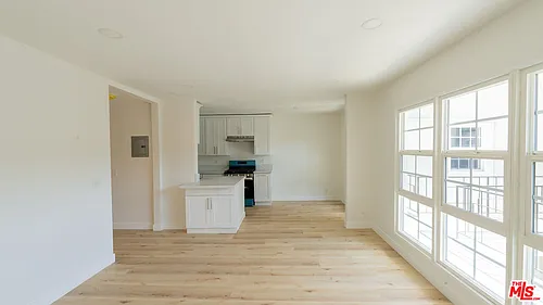 835 S Sherbourne Dr #12 Photo 1