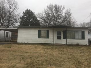142 Saint James Ln, Cahokia, IL 62206