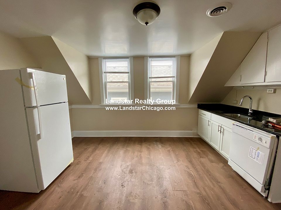1st image of 2416 W Belle Plaine Ave #3