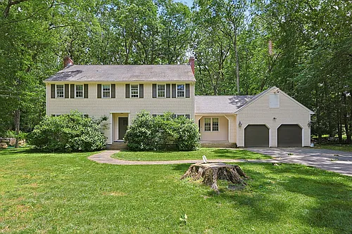 12 Carriage Dr Photo 1