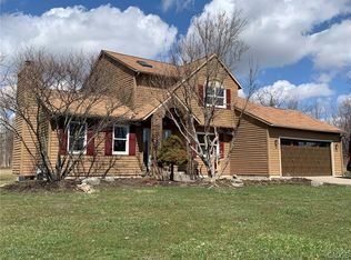 4226 Wild Rose Ln, Syracuse, NY 13215