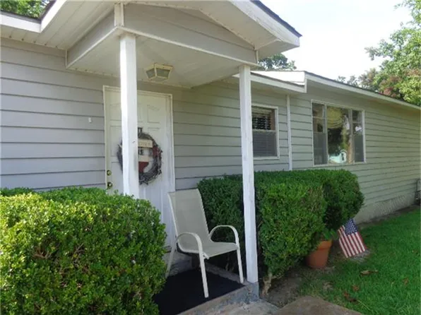 306 Kansas St, Bacliff, TX 77518