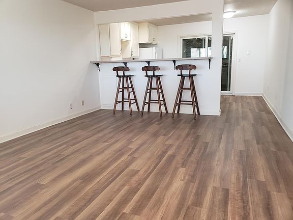 Living room and kitchen with breakfast bar