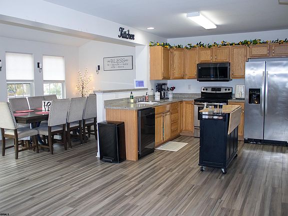 3rd image of 21 Shoreline Rd