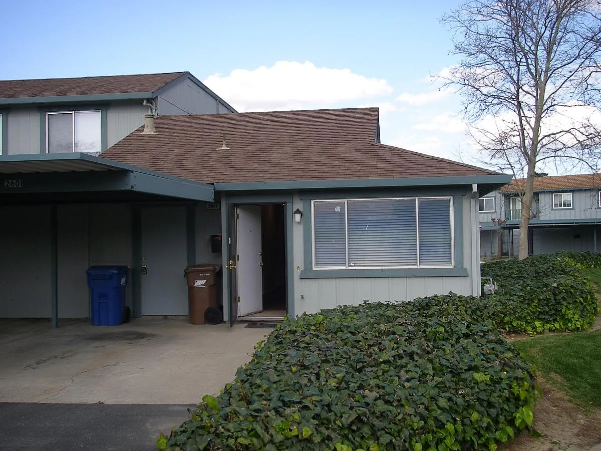 2 bed, 845 sqft, $2,000 — Photo 2