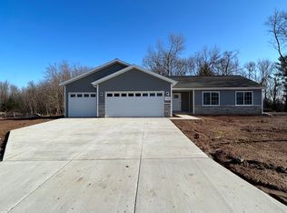 500 Woodland Cir, Waupaca, WI 54981