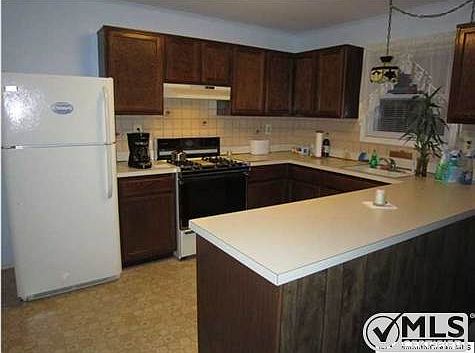 3rd image of 364 Port Royal Dr