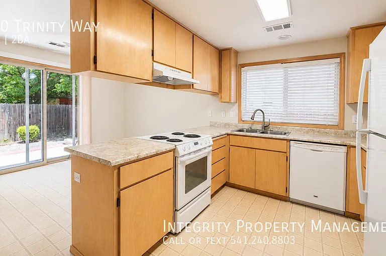 730 Trinity Way — Photo 7