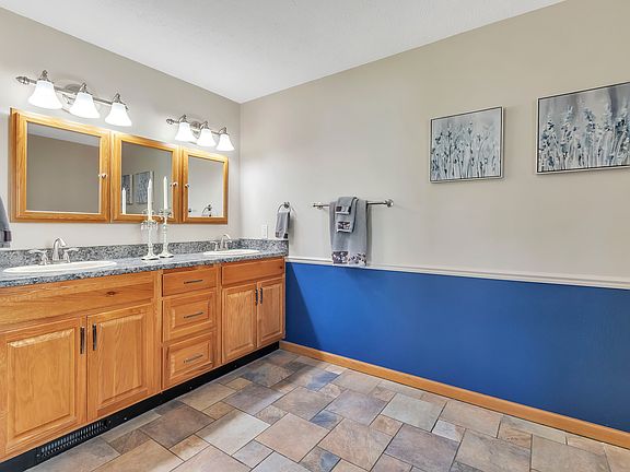 4th image of 8106 Emerald Ln W #122