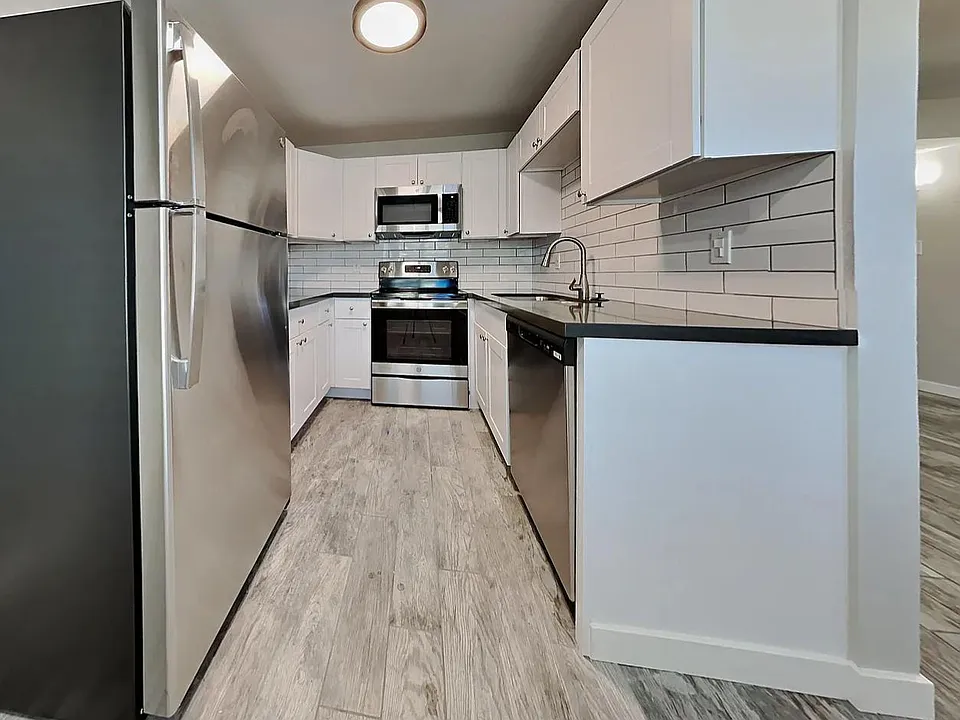 1302 E Vista Ave #2