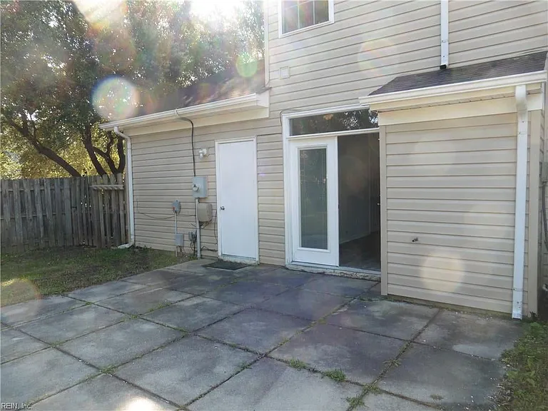 2364 Charing Cross Rd — Photo 12
