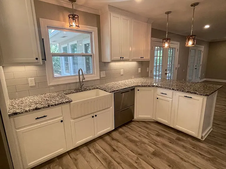 103 S Valley Hill Dr — Photo 2