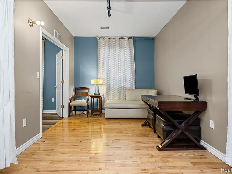 207 N Main St #B — Photo 25
