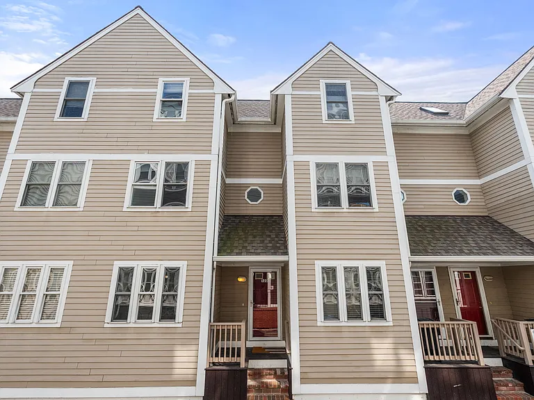 123 Tudor St — Photo 4