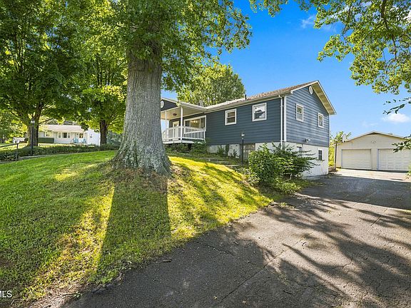 4th image of 212 Hilltop Dr