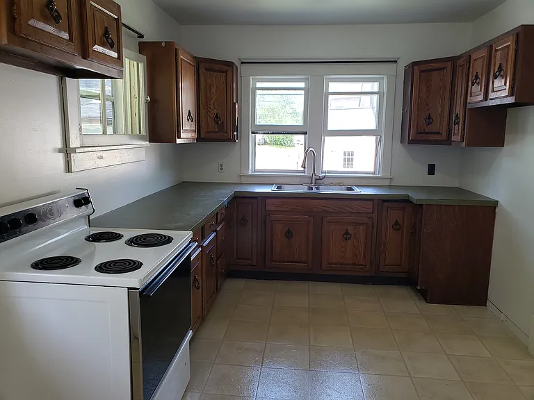 501 W Buttles St — Photo 12