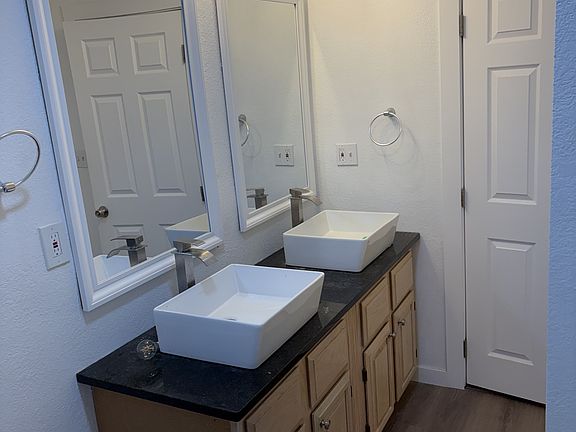 4th image of 410 1/2 N 13th St #B