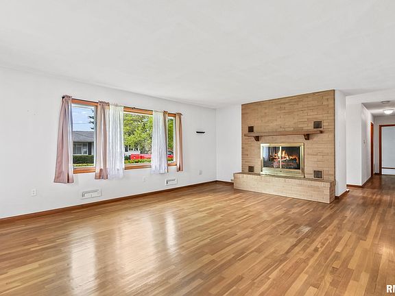 5th image of 615 W Washington St