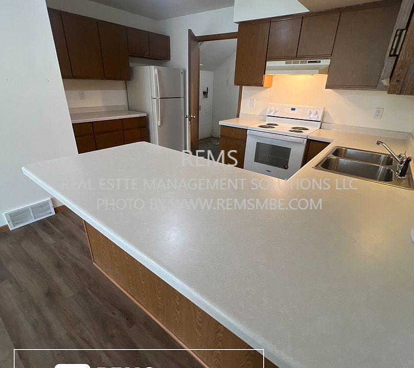 1st image of 202 W North St