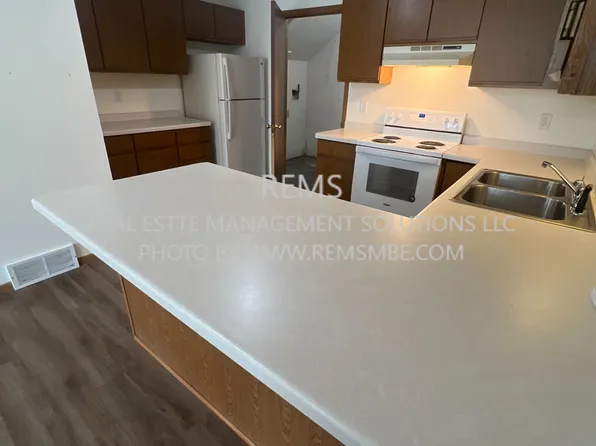 202 W North St, Poynette, WI 53955