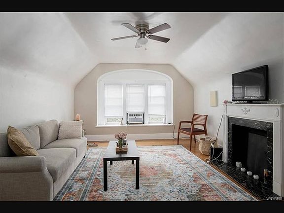 4th image of 444 Norwood Ave