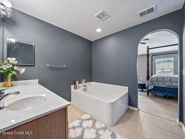 4635 Elena Way — Photo 16
