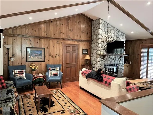 1280 Innsbruck Dr, Lake Arrowhead, CA 92352