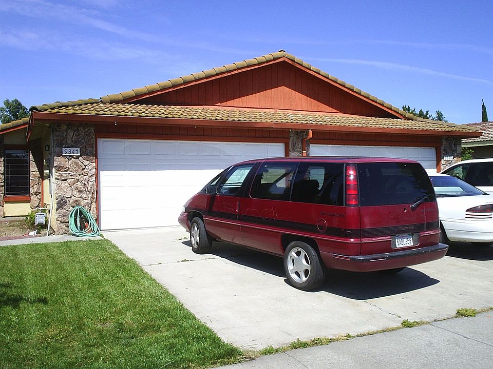 View of 9347 side of duplex