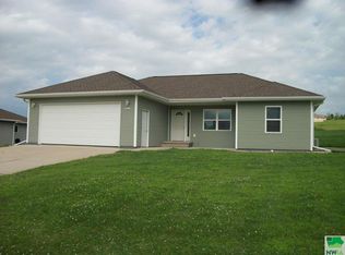 880 Amber Dr, Cherokee, IA 51012