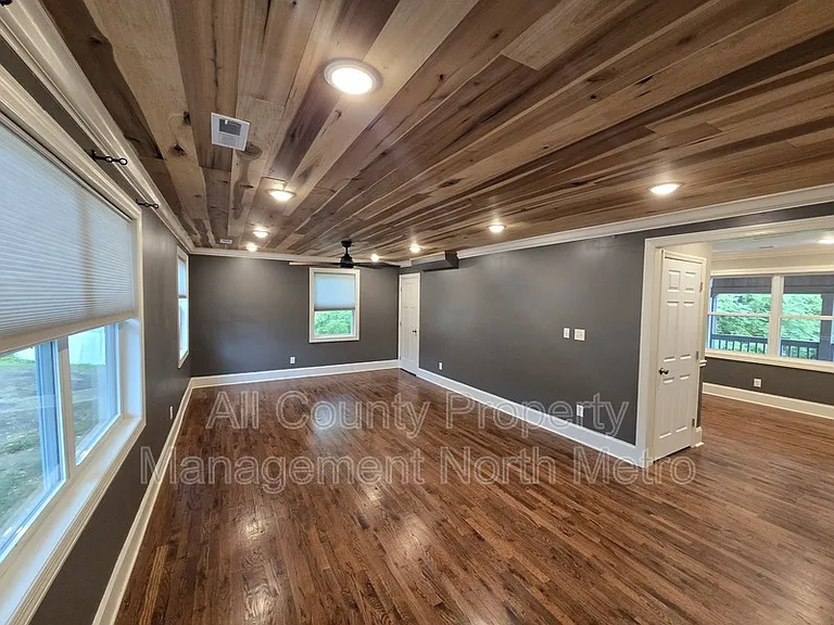545 Lakeview Dr #A — Photo 4