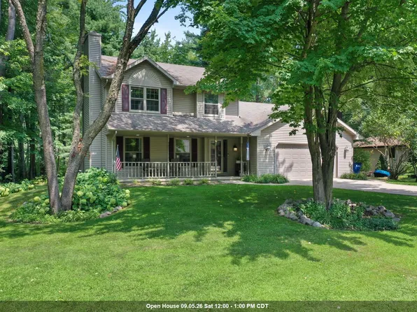 1744 Ives Ln, Suamico, WI 54173