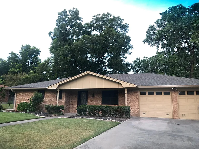 1310 N Charlotte Ave — Photo 1