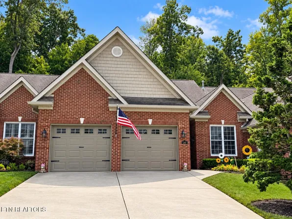 240 Waterford Cir, Lenoir City, TN 37772