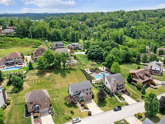 4th image of 310 Thornwood Dr